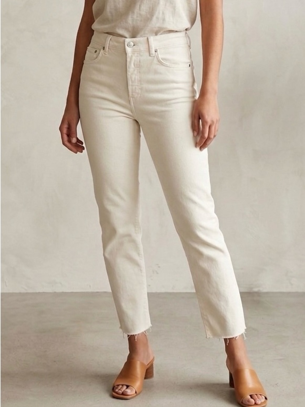 ZARA Size 6 Ecru Straight Leg Jeans Raw Hem Quiet Luxury Minimalist Boho Fall